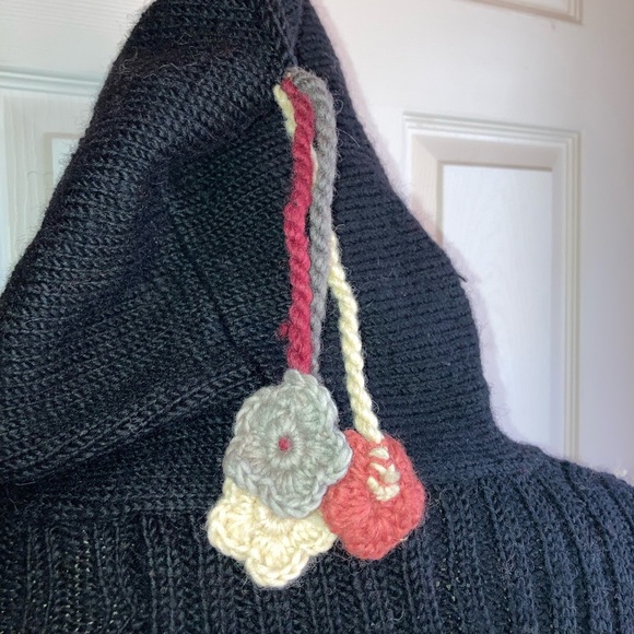 Hand Knit Wool Hooded Floral Motif Button Down Jacket by Tara Handknits Nepal - Picture 9 of 12